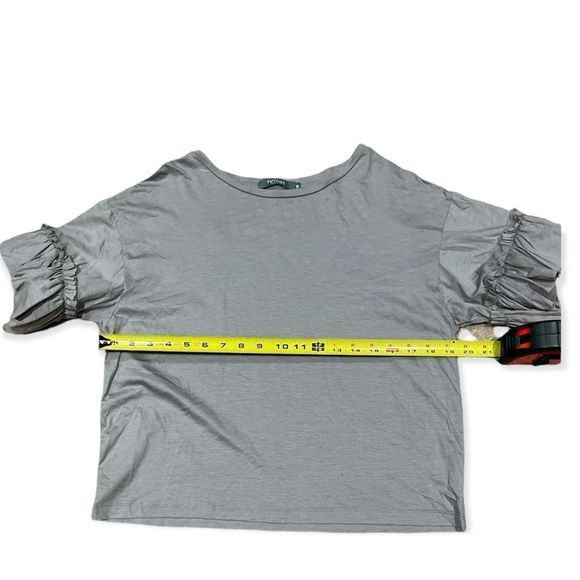 3/$25.   Yuyan classic fashion top size Medium - Picture 5 of 7